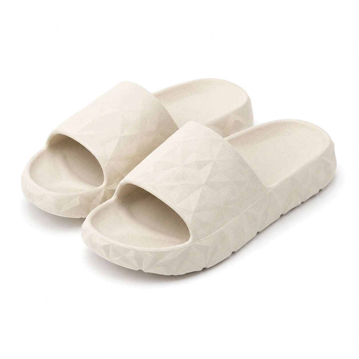 Badeschuhe 42/43 aus Synthetikschaum in Cremeweiß mit geometrischer Struktur